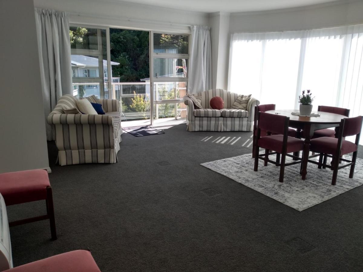 Quiet Location With View And Public Transport Apartment Wellington Bagian luar foto