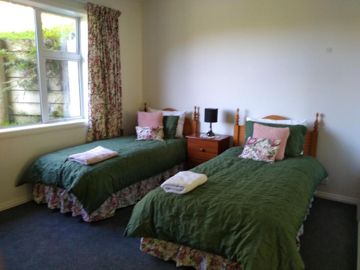 Quiet Location With View And Public Transport Apartment Wellington Bagian luar foto