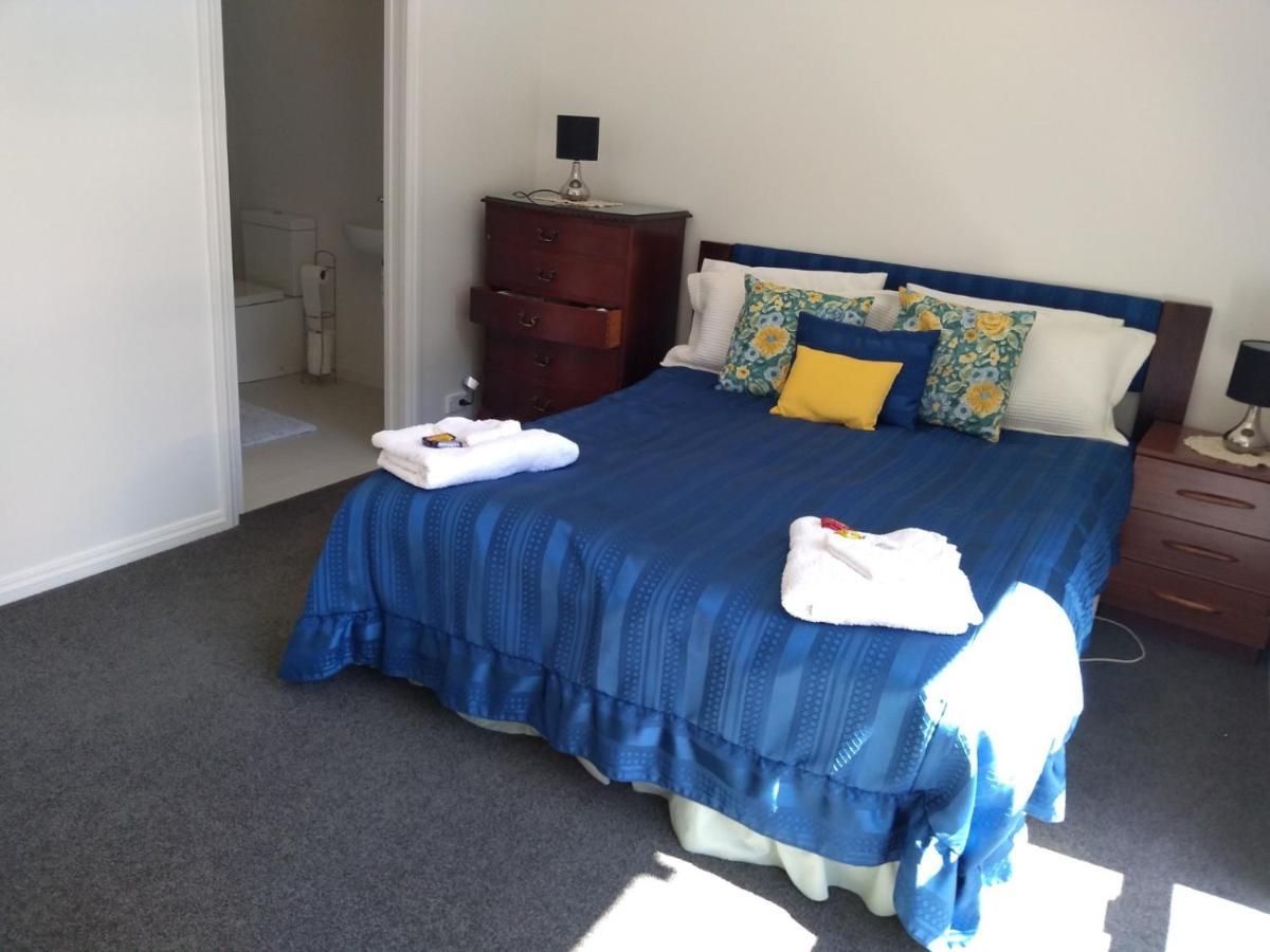 Quiet Location With View And Public Transport Apartment Wellington Bagian luar foto